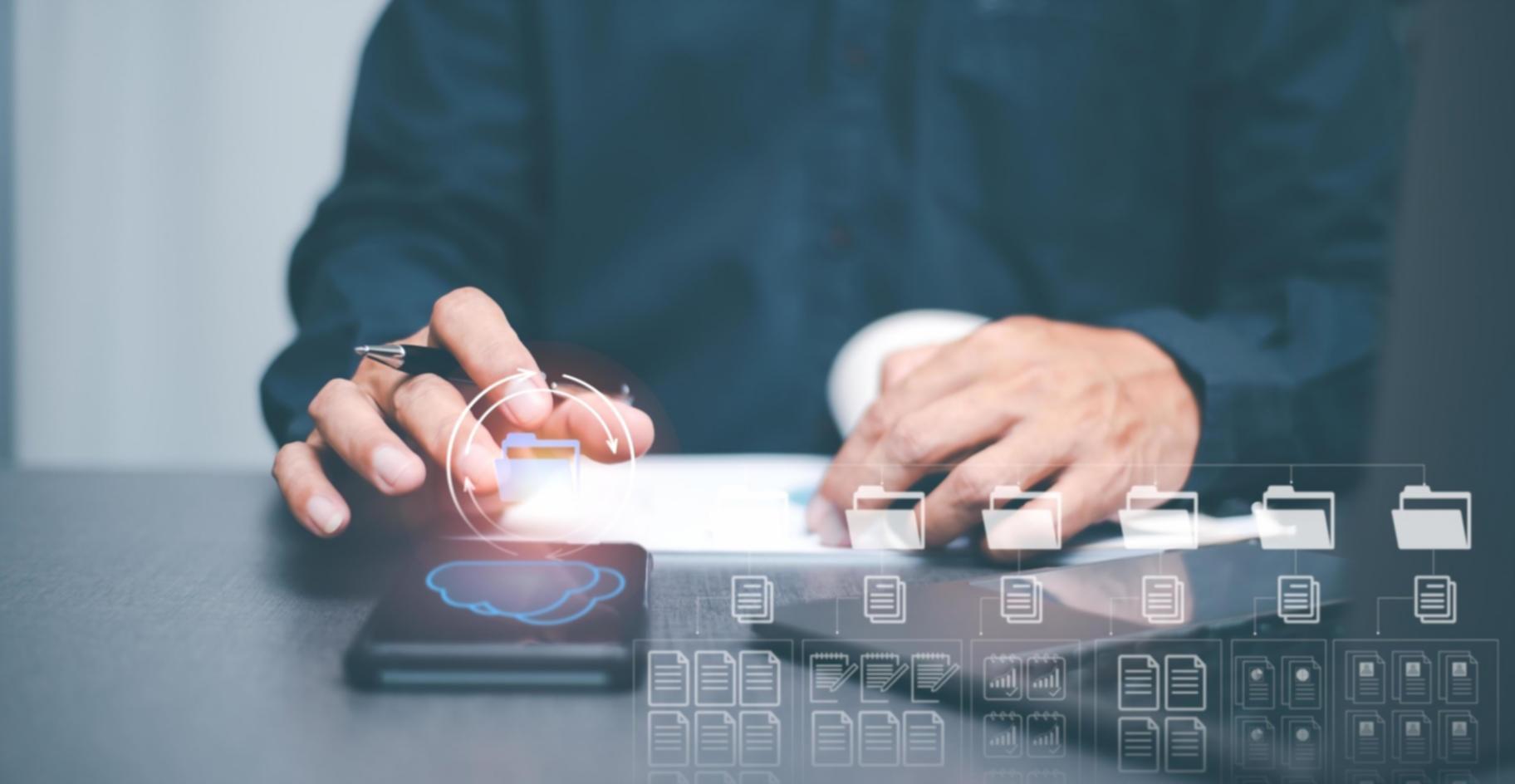 Estudiantes trabajando con algoritmos de aprendizaje automático en laboratorio